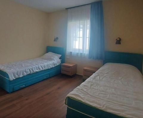 Jasna przestronna willa z basenem na Kanfanar niedaleko Rovinj - pic 10