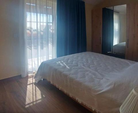 Jasna przestronna willa z basenem na Kanfanar niedaleko Rovinj - pic 11