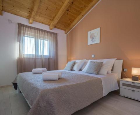 Villa dans le quartier de Fažana avec piscine et verdure autour, sur 2300 m². terrain - pic 26