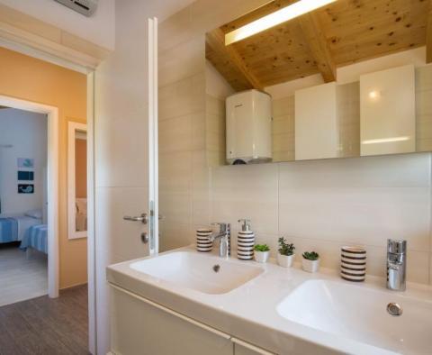 Villa dans le quartier de Fažana avec piscine et verdure autour, sur 2300 m². terrain - pic 32