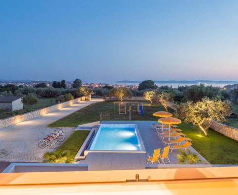 Villa dans le quartier de Fažana avec piscine et verdure autour, sur 2300 m². terrain - pic 44