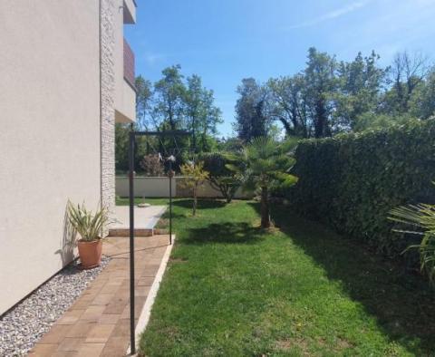 Qualitätshaus in der Gegend von Poreč cca. 1,2 km vom Meer entfernt - foto 2