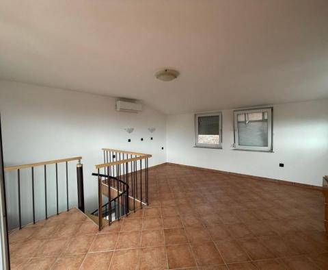 House with sea views and 2 apartments for sale in Medulin - pic 4