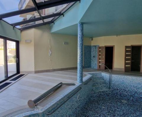 Propriété spacieuse avec 16 chambres, deux piscines et un court de tennis - pic 61