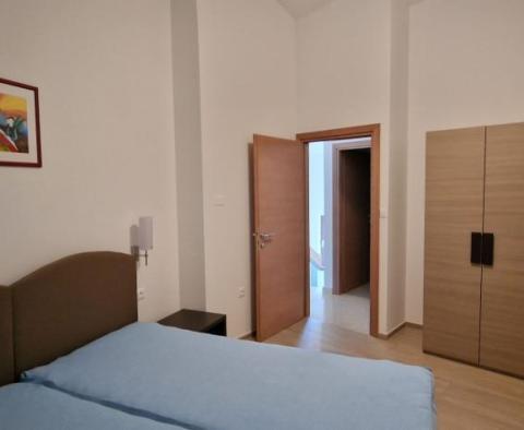 Propriété spacieuse avec 16 chambres, deux piscines et un court de tennis - pic 75