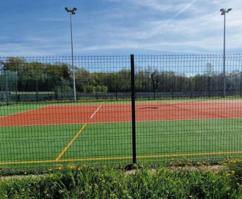 Propriété spacieuse avec 16 chambres, deux piscines et un court de tennis - pic 96