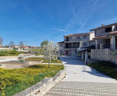 Propriété spacieuse avec 16 chambres, deux piscines et un court de tennis - pic 107