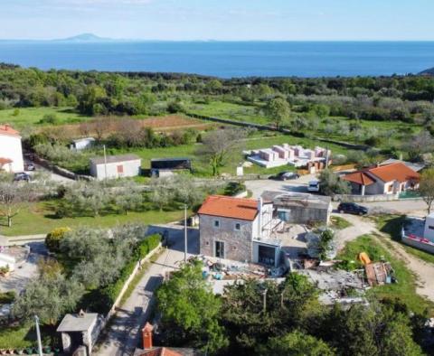 Autentická kamenná vila s bazénem v rekonstrukci - pic 4