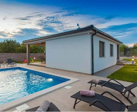 Új építésű villa úszómedencével Loborikán - pic 3
