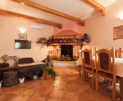 Property with swimming pool and garage in Banjole - pic 9