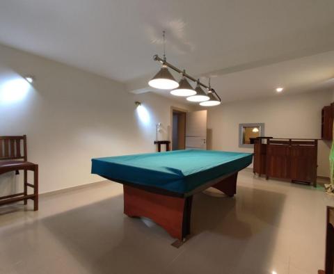 Penthouse  of 120 m2, sea view, jacuzzi, garden, parking, furnished - in Pjescana Uvala - pic 19