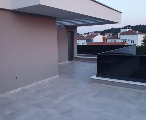 Villa jumelée au design contemporain à Štinjan, Pula, à seulement 600 mètres de la mer - pic 6