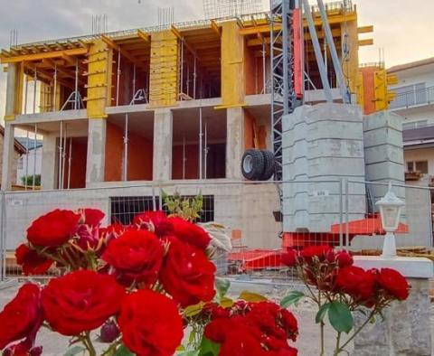 Teraszos apartman egy új épület földszintjén, medencével, közel a tengerhez és Abbáziához Iciciben - pic 16