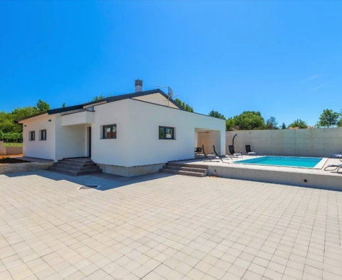 Maison de plain-pied nouvellement construite avec piscine dans le quartier de Rabac - pic 36