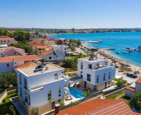 Роскошные сестринские виллы 1-й ряд от моря в районе Задара - фото 11