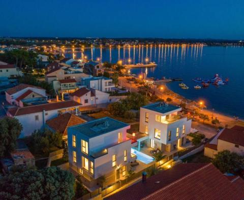 Роскошные сестринские виллы 1-й ряд от моря в районе Задара - фото 34