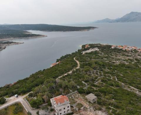 Městský pozemek na prodej v Povlja, ostrov Brač, pouhých 200 metrů od moře - pic 12