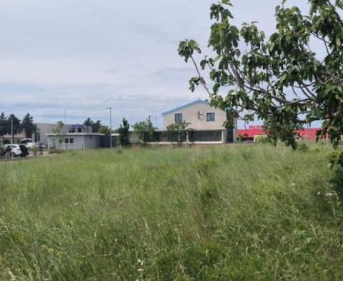 Stadtgrundstück in Umag, mit Baugenehmigung für 2 Villen - foto 4