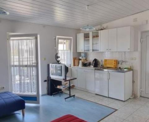 Appartement pas cher de 4 unités à Novi Vinodolski, avec vue sur la mer - pic 2