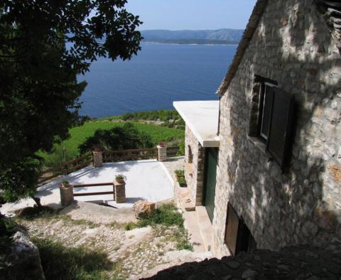 Jedinečná nemovitost s nádherným výhledem na moře na Bolu na ostrově Brač - pic 33
