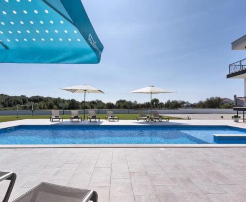 Moderne Luxusvilla mit Pool in Štinjan, ca. 1 km von den Stränden entfernt - foto 25