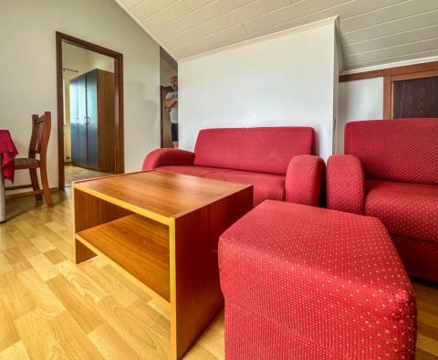 Appartement avec vue imprenable sur la mer et prix incroyablement bas à Njivice, Omišalj - pic 3