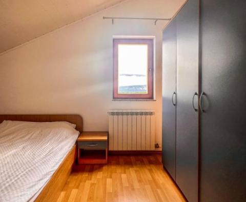 Appartement avec vue imprenable sur la mer et prix incroyablement bas à Njivice, Omišalj - pic 10