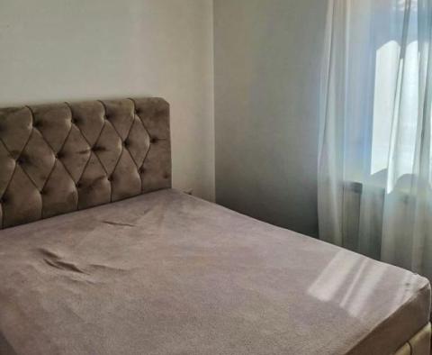 Modern földszinti apartman Njivice városában, Omišaljban - pic 7