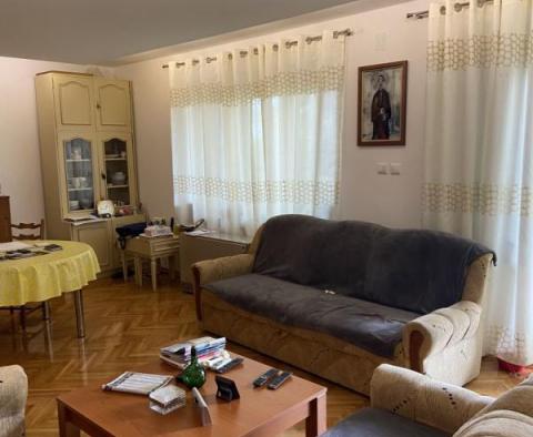 Przestronna nieruchomość na sprzedaż w Lovran, zaledwie 500 metrów od morza. - pic 2