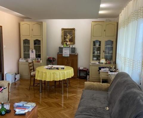 Przestronna nieruchomość na sprzedaż w Lovran, zaledwie 500 metrów od morza. - pic 3