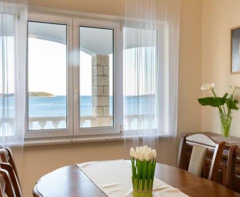 Villa à Korcula sur la 1ère ligne de mer avec une vue incroyable sur la mer et un quai privé pour les bateaux ! - pic 13