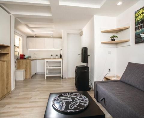 Nemovitost se třemi apartmány a bazénem ve Vrboska, Hvar - pic 13