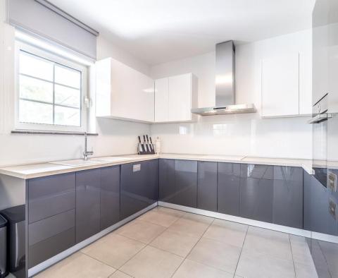 Záhřeb, Jelekovići, krásná vila 303,5 m2 na pozemku 1786 m2, na prodej - pic 13
