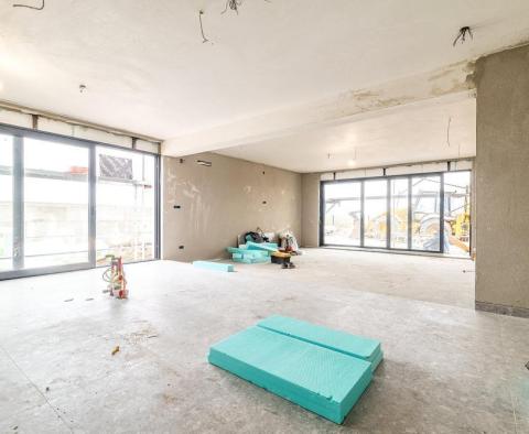 Zcela nová moderní luxusní vila s bazénem v Záhřebu, oblast Odry - pic 9