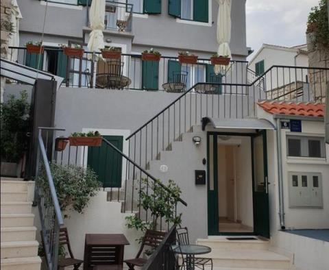 Wonderful house in the centre of Split, Varos area, with sea views, only 150 meters from the sea! - pic 2