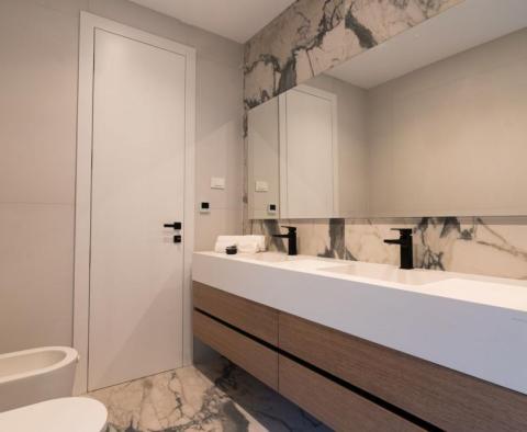 Unikátní luxusně zařízená nemovitost v centru Opatije s bazénem, 200 metrů od Lungomare, garáž, výhled na moře - pic 12
