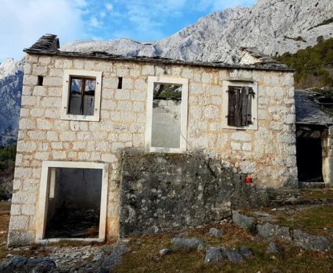 Solid stone house for renovation in Bast on 4000 sq.m. of land - pic 5