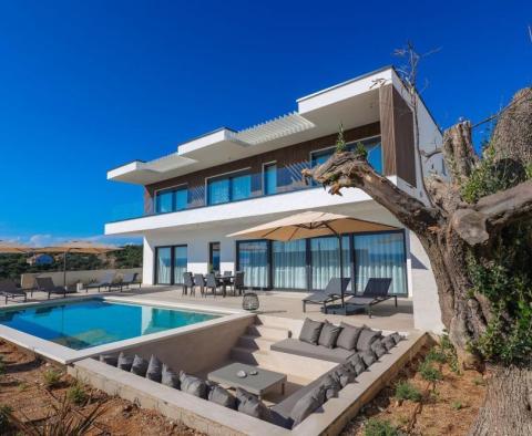 An exceptional modern villa with a swimming pool on Pag island, Novalja area - pic 3