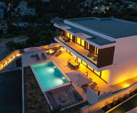 An exceptional modern villa with a swimming pool on Pag island, Novalja area - pic 4