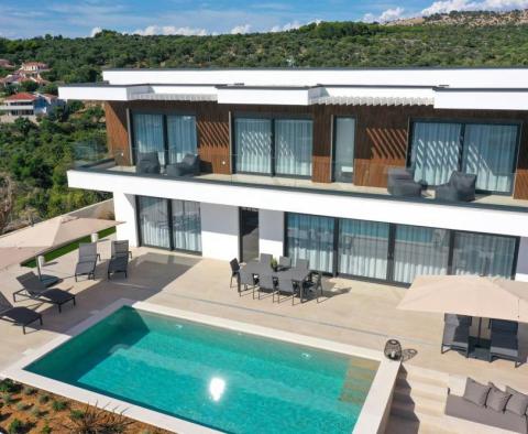 An exceptional modern villa with a swimming pool on Pag island, Novalja area - pic 5