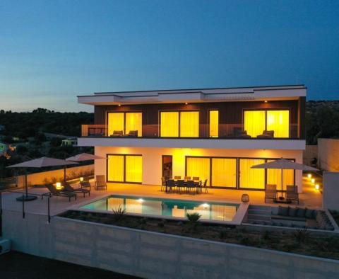 An exceptional modern villa with a swimming pool on Pag island, Novalja area - pic 11