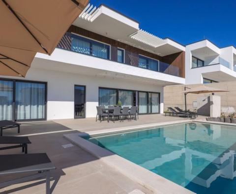 An exceptional modern villa with a swimming pool on Pag island, Novalja area - pic 13