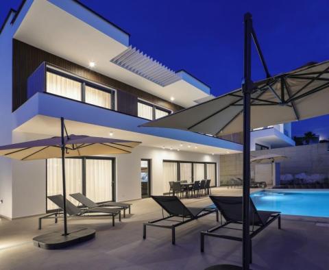An exceptional modern villa with a swimming pool on Pag island, Novalja area - pic 16