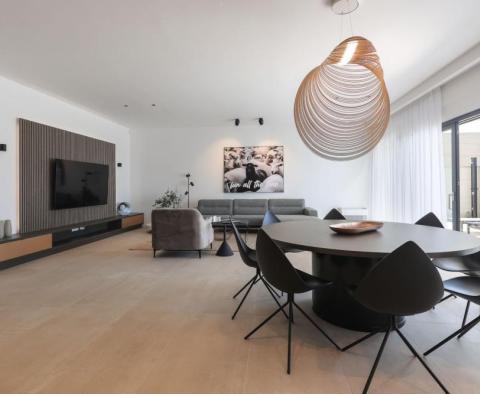 An exceptional modern villa with a swimming pool on Pag island, Novalja area - pic 28