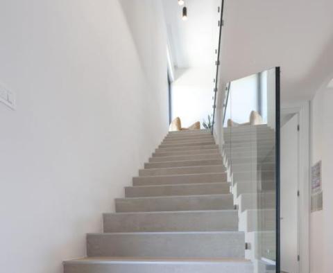 An exceptional modern villa with a swimming pool on Pag island, Novalja area - pic 58
