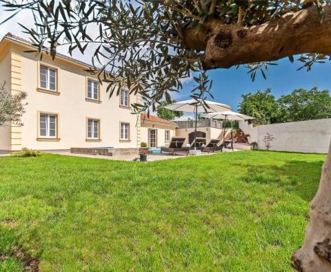 Impressionnante villa classique à Barban - pic 2