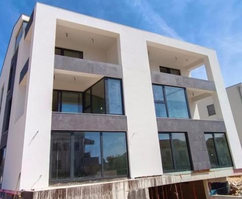 L'un des meilleurs emplacements de Rovinj propose un nouvel appartement moderne à seulement 200 mètres de la mer - pic 10