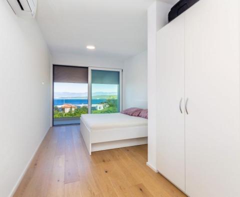 Luksusowy penthouse z basenem i panoramicznym widokiem na morze w Malinskiej - pic 13