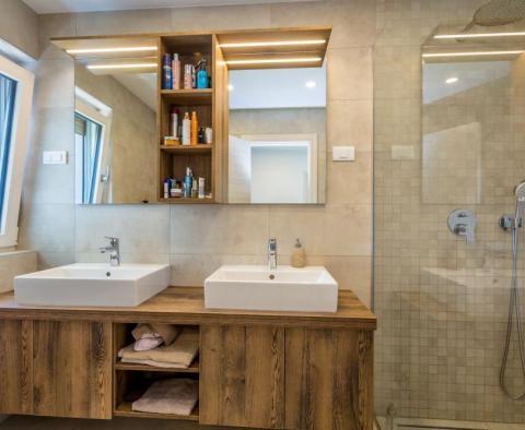 Luksusowy penthouse z basenem i panoramicznym widokiem na morze w Malinskiej - pic 14