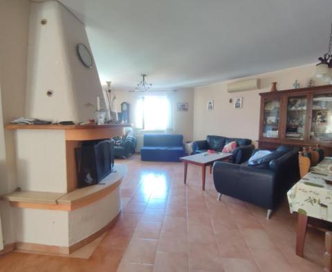Immeuble avec vue mer à Fazana, à 500 mètres de la mer - pic 17